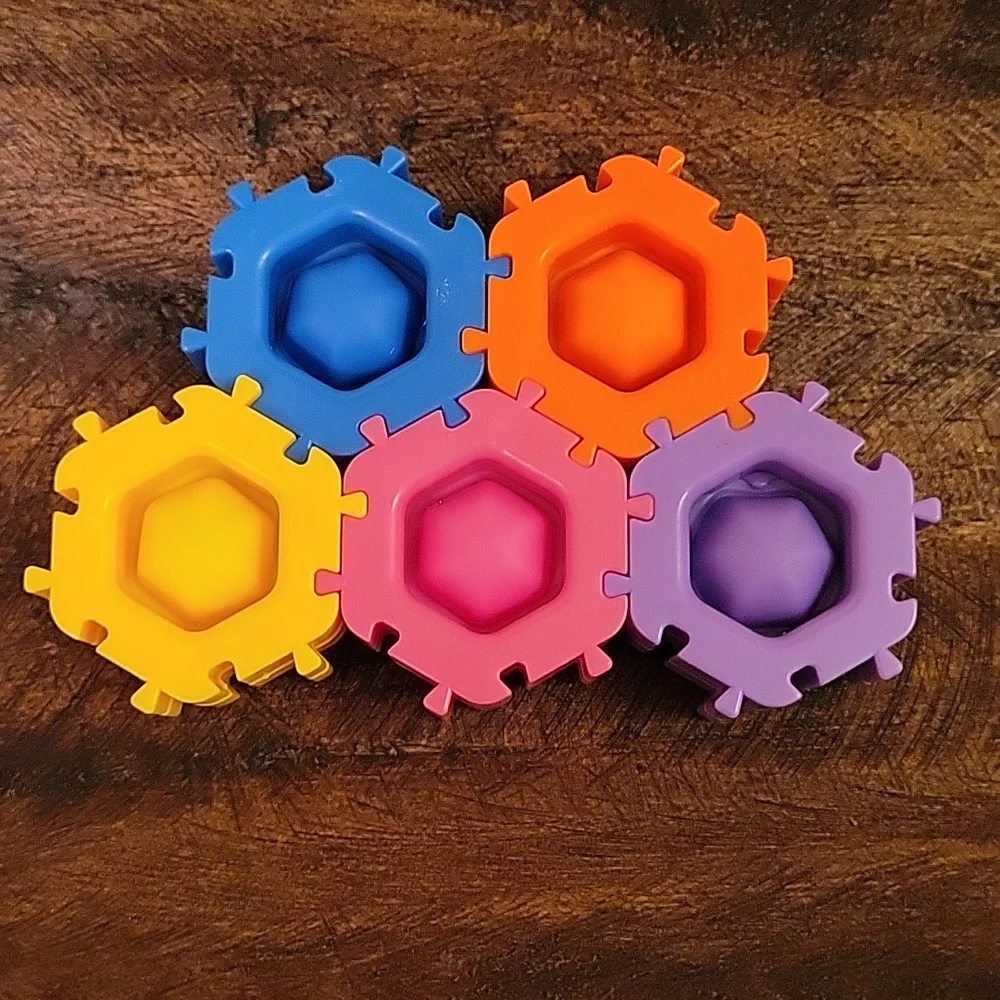 Fidgets - Picture 4 of 5